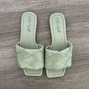 Nature Breeze Olive green sandal